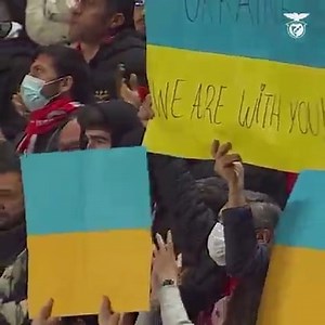 🙌 Momento arrepiante no Estádio da Luz! 🇺🇦 #EPluribusUnum | Sport Lisboa e Benfica