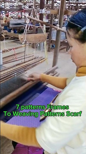 The techniques how to weaving silk scarf for complicated patterns by manual on loom. #weavesilk