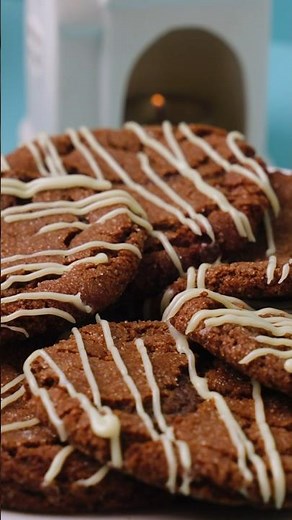 Crispy Chocolate Ginger Snaps with White Chocolate Drizzle #cookies #baking #foodasmr