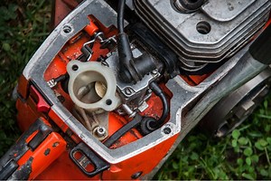 How Do Chainsaws Work? 2-Stroke Engines And Carburetors