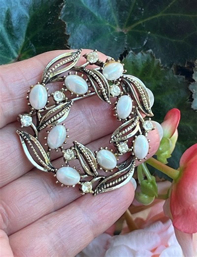 Vintage Signed Lisner Brooch: Gold Tone Faux Pearl Rhinestone Jewelry Round Classic Timeless - Etsy