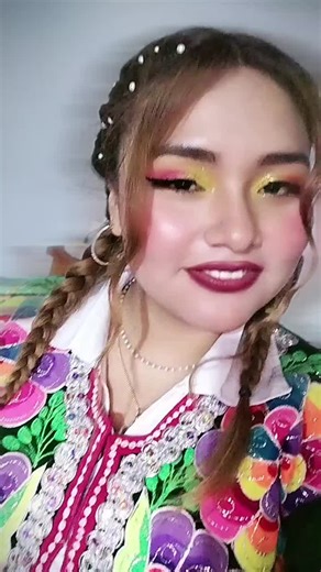 Discover the Bandurria Guitar and Amaña Wakaychu