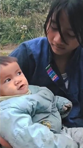 17 year old single mum alway find some food for baby eating she lost way