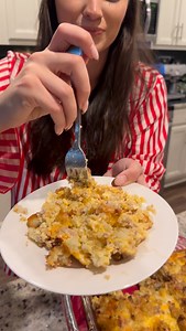 Easy breakfast casserole for Christmas morning 🎄☕️ Comment “BREAKFAST” for the full recipe 👇🏼 This one is such a crowd pleaser and you can prep it ahead of time - I would just wait to add the eggs until you’re about to pop it in the oven. Perfect if you’re having guests stay with you for the holidays! And it’s gluten free 😋 #glutenfreefood #easybreakfast #christmasmorning // meal prepping // toddler meals // easy holiday recipes | Moody Wife Blog