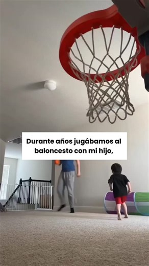 BasketKids on Instagram: "🏀 ¡Solo 20 min al día para notar el cambio en 1 mes! 🤫 Balón silencioso para entrenar en casa sin molestar a los vecinos. 🎥 Entrenamiento en vídeo con entrenadores profesionales: se acaba el “¿qué entreno hoy?” ⚡ Progreso rápido en velocidad, equilibrio y control del balón. 💪 Para jóvenes deportistas que quieren mejorar su rendimiento en poco tiempo"