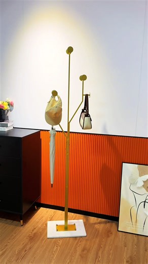 175cm tall, providing a dedicated space for coats and bags. #PracticalItems #ClothesRack #StorageOrganization #tallhanger #musthave