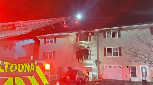 911: 1 person hospitalized after late-night fire at Altoona townhouse