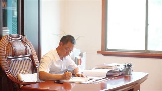 党徽映初心 先锋在赣鄱｜畲族干部雷兵：踏平山路唱畲歌