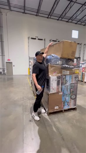 Target pallets are locked in at $475 each and they’re huge. That’s truckload pricing, so if you want a full load, we’ve got you covered. Wholesalers, this one’s for you. Come grab your pallets, flip them, and let’s make some money. 📍10847 Bailey Rd, Cornelius, NC 28031 🕘 Open Mon-Sat | 9AM – 5PM 📞 Call/Text: (704) 228-3928 📧 deals@cltwholesale.net #cltwholesale #liquidation #charlottenc #targetpallets #wholesaledeals #palletsales #reselllife #fliplife #entrepreneurmindset #cltdeals | CLT Who