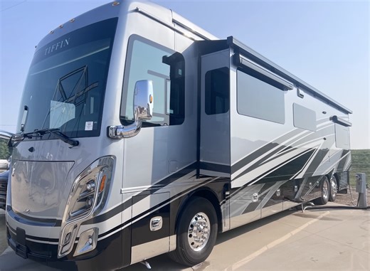 Couple Buys New Tiffin RV for $694K, After Driving Five Miles, It Starts To Fall Apart