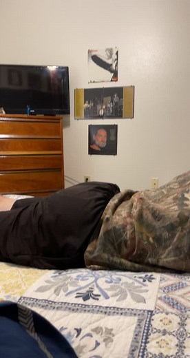 Is my boyfriend the only one who can crack his tailbone with his cheeks I’m so genuinely curious blow this up #fyp #viral