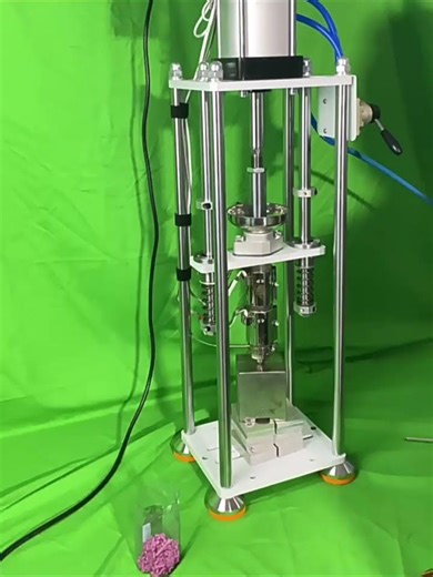 Small injection molding machine for prototyping and small batch production