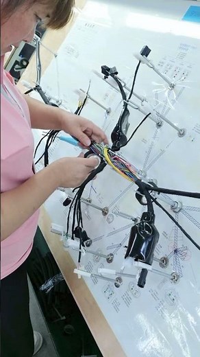 Actual footage of the wiring harness assembly process in the factory workshop!
