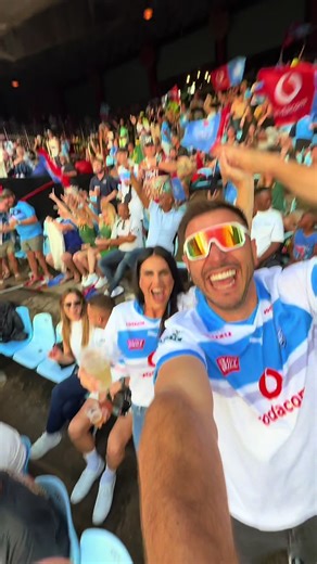 Die Vodacom @Blue_Bulls_Official het gewen en ons sê nie dis omdat ons vir hulle raad gegee het in die training session nie, maar ons sê nie dis NIE daaroor nie. Om 'n game te gaan kyk op Loftus bly net 'n vibe🥳