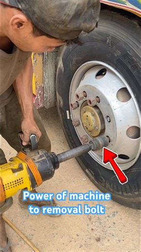Power of machine to removal stuck bolts.Remove rusted bolt. #asmr #machine #skills #tools #shorts