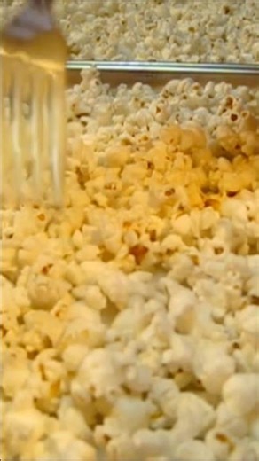 PEPPERMINT WHITE CHOCOLATE POPCORN 🍿 SO YUMMY 😋 #food #candy #peppermint #christmas #recipe