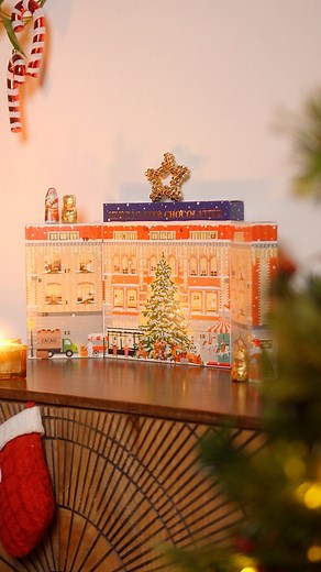 🎄✨ Unwrap the magic of Christmas with our brand-new Factory Advent Calendar. 🍫 This advent calendar brings the Lindt Chocolate Factory to life, featuring charming little characters busy creating your favourite chocolates behind every window. 🏭👩‍🍳🍬 As the calendar folds out, you’ll discover a world of chocolate-making magic, filled with delicious surprises. Each day reveals a melt-in-the-mouth Lindt treat, crafted with love and tradition. 🌟 Bring home the sweetest countdown to Christmas an