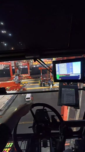 The Machine Operator on Instagram: "This is the full video of what yesterday's video was supposed to be. For some reason ig chopped my video down to 16 seconds when I uploaded it and I didn't notice. Sorry about that. @trucker_gang #ila #fyp #pov #straddlecarrier #bluecollar #ilwu #themachineoperator"