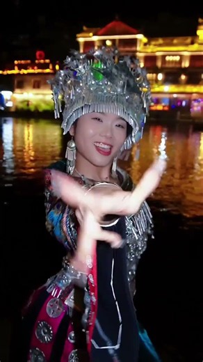 Ethnic Costumes Prank Tonight - Miao Dance Fun