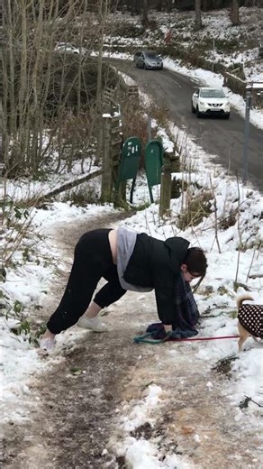 Youngest daughter trying to walk in the snow #fall #icefall
