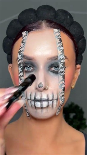 easy skull tape makeup 💀 #halloweenmakeup #halloweenmakeuphacks #easyhalloweenmakeup #skullmakeup