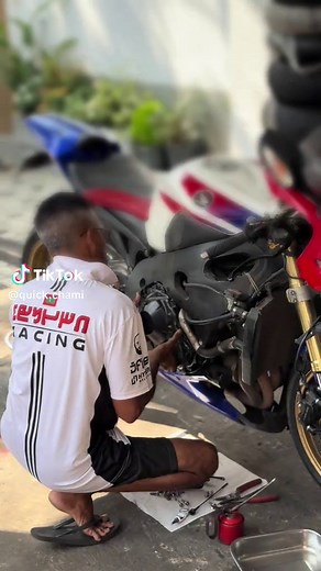 යකඩ කදන්: ශ්‍රී ලංකාවේ බයික් රේසින්