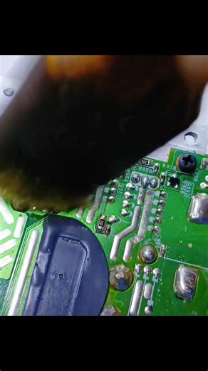 simple tips, how to trick the replacement transistor with different materials #simpletips #simpletricks #transistor #soldering #tips #tricks #repair #converter | Giyan Circuit