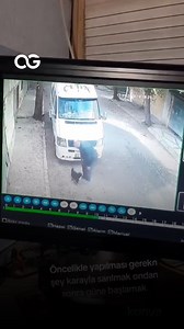 1.7M views · 10K reactions | Konya'da bir minibüs şoförü, Kara isimli sokak kedisiyle her sabah yaptığı sarılma ritüelini paylaştı. | Ortadoğu Gazetesi | Facebook