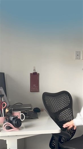 3 tips to facilitate a great collaboration session using #Lucidspark: - Use the timer to give everyone some uninterrupted ideation time. Let them get those creative juices flowing. - If your team has a bad case of blank page syndrome, just use Collaborative AI to generate more ideas. - Use timelines to keep everyone on the same page with how the project is moving. You can do that right on the same board. Comment what other things you've found that work for you and your team. Let us know what oth