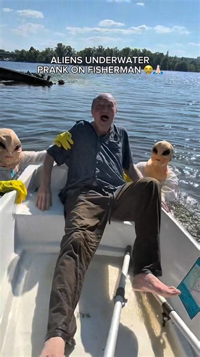 POV: Aliens Pulled Grandpa Underwater 👽🌊 #funny #grandpa #prank #memes