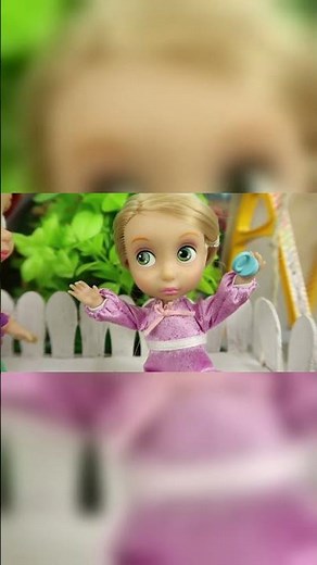 Baby Junior has run away in his stroller! 🚼💨 Luna's Toys