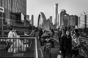 Asia pulls millions out of poverty, but the income gap widens