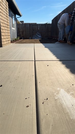 When you finally find the perfect landscaper… and everything just clicks. From landscape design to clean installs, this is what professional outdoor work should look like. If you’re searching for a landscaper near me, this is the level of quality to expect. 🌱 | Fluorescent Landscapes