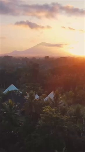 We hold immense gratitude for the nearly one hundred thousand souls who walked through our doors in 2025. Pyramids of Chi was founded on frequency in 2013. Not built to impress…..but built to serve. We honour our lineage. We honour our team. And we honour every guest who trusted us with their presence. Guided by Spirit and Grounded in science. Pyramids of Chi was built for healing. Built for all. As new activations are created in to form we look forward to sharing them with you and welcoming you