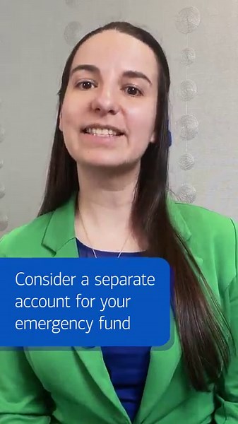 What's the Difference Between Checking and Savings Accounts