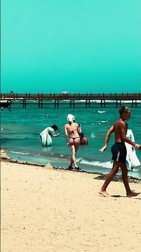 Top 5 bikini poses to make you look stunning on the beach 4K HDR