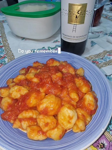 Arrivato l'autunno Si ricomincia con la pasta fatta in casa.. oggi gnocchi di patate🥰 | Barbara Red Petese