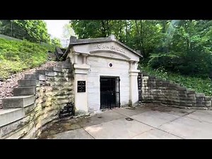 Abraham Lincoln’s Receiving Vault at Oak Ridge Cemetery