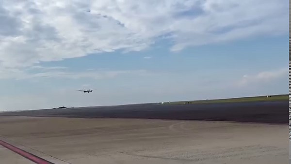 2.1K views · 191 reactions | Espetacular! Boeing 777 Qatar cargo pousando em Viracopos ✈️. O famoso pé grande é um espetáculo de aeronave. Equipe VCP  @weslley Fernandes | VCP Airplanes | Facebook