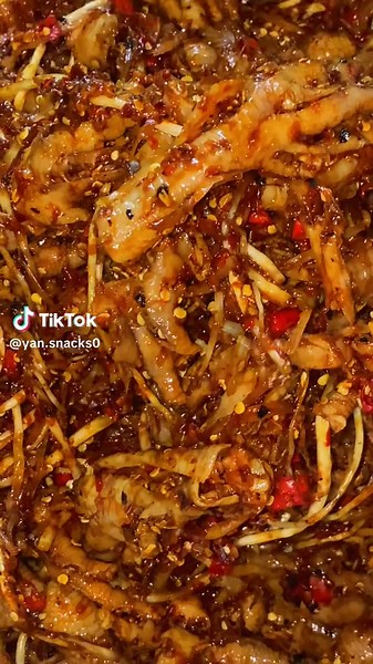 YAN SNACKS သည် TikTok ပေါ်တွင် ရှိသည်
