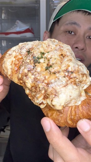 Air Fried Ham & Cheese Croissant is BERFECT 👌🏼 (330F for 6min)