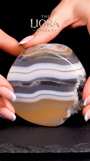 The LIORA Effect | ASMR AI Content Creator | on Instagram: "That first slice is glass-crisp… then it turns into milky silk 😮‍💨🔪🤍 Band by band… tap… tck… crrk as the blade breaks through the striped stone. Then the melt begins: a slow, creamy pour with a soft shhhk… sloooorp… glide across the slate. Crunchy crystal edge, smooth knife scraping, and that thick glossy drip = oddly satisfying ASMR heaven. Headphones on for the scrape, crunch, and velvet spread. SEO: stone to cream ASMR | knife sc