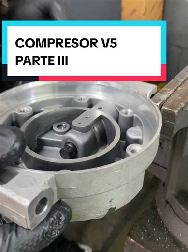 ¡Llegamos a la PARTE 3 del compresor Delphi V5! 🛠️❄️ En este video te muestro el ajuste exacto de los componentes internos antes de sellarlo. Un solo milímetro de error aquí y el compresor se tranca o pierde presión. Si vienes llegando, las partes 1 y 2 están fijadas en mi perfil. ¿Qué falla tiene el aire de tu carro? Déjala en los comentarios 👇 #AireAcondicionadoAutomotriz #DelphiV5 #CompresorV5 #MecanicaAutomotriz #TipsMecanicos