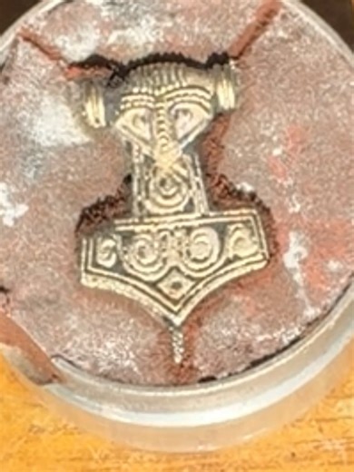 In this video, I share my prototype vacuum chamber for sandcasting. This little gadget will help anybody who has problems having a complete sandcast, or airlocks, blocked vents, or flashing. With this little gadget, you will get a perfect cast every single time. Let me know what you think.