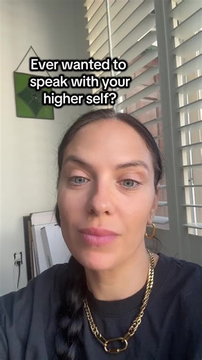 People don’t usually come to a Quantum Soul Journey session because they’re curious about the past… They come because they’re ready to understand why certain things keep showing up in their life. I opened 3 sessions this month at a discounted rate if you feel called. 🔗 in Profile or Comment SOUL to book #pastlife #pastliferegression #quantumhealing #higherself #spiritualawakening