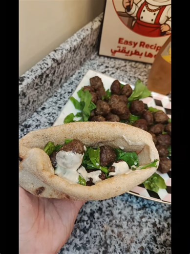 سر كفته محلات السمين 🔥😋 نص كيلو لحمه مفرومه نص كوبايه برغل استخدمت برغل الضحي بصله كبيره ، 2 فلفل رومي صغير التوابل: ملح ، فلفل اسود ، سبع بهارات ، جوزه الطيب اختياري ممكن نستبدله بكبيبه صيني #كفته #طبخ #اكل_بيتي #Food #fyp