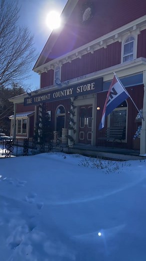 ✨ Come take a little tour of our store! ✨ 📍🗺️Located in Weston and Rockingham Vermont 🕣🛍️Open daily 8:30-5 🐕🐈Pet friendly video credit @travellikealocalvt | The Vermont Country Store