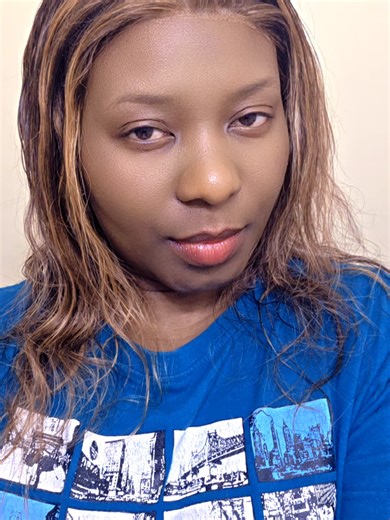 Aujourd’hui, je te parle de l’Adhesive Remover, inclus dans le Sport Lace Trio Kit 💚❤️💖💛💓💗💓 Après une colle à forte tenue, ce remover est indispensable pour retirer la lace en douceur, sans tirer, sans abîmer la peau ni la perruque. Il dissout la colle facilement, protège la ligne frontale et permet un retrait rapide, propre et sans douleur 🙌 👉 Si tu portes des lace wigs, ce produit fait clairement la différence. #lacefrontal #wigcare #tiktokshopcreatorpicks #lace @Ericka J. Product Geni