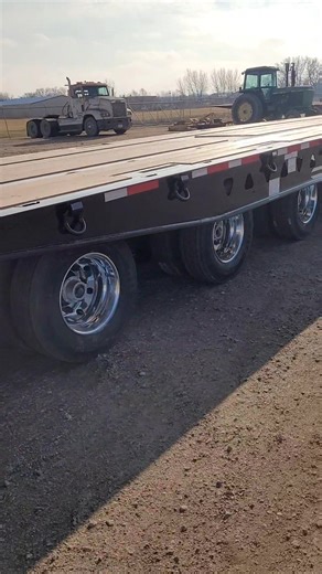 34 reactions | A beautiful 40 ton slide axle ready for delivery. Trail King Industries Inc. #trailkingtrailers #lookforthetriangles #movingamerica #heavyhaul #madeinsouthdakota #BuildingSuccess #slideaxletrailer | Kevin Lanners | Facebook
