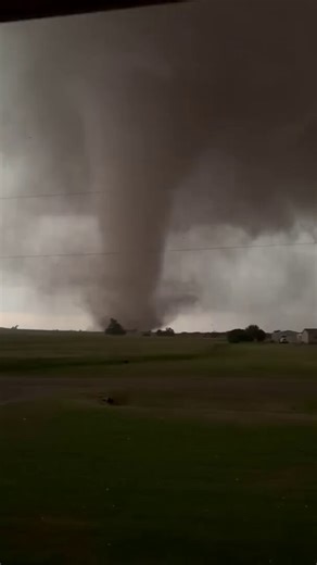 BREAKING 🚨🚨🚨🚨MASSIVE TORNADO NEAR ENID OKLAHOMA